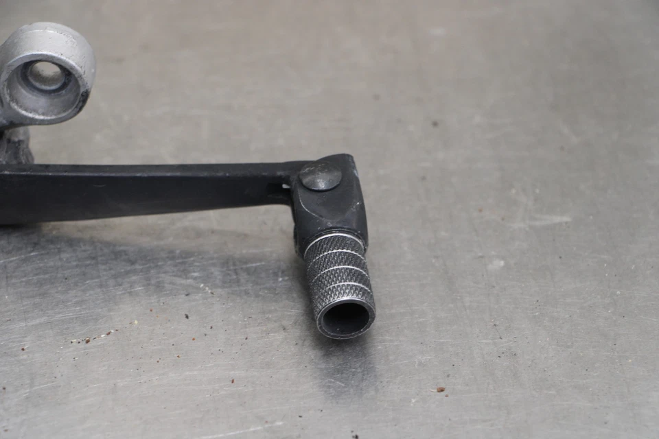 04-05 SUZUKI GSXR600 RIGHT REARSET REAR SET DRIVER FOOT PEG REST STOP Foto 2 de 4