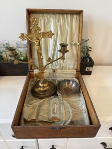 1890年代 カトリック聖具 Sick Call Outfit 縦型祭壇 Last Rites Box for sale | eBay
