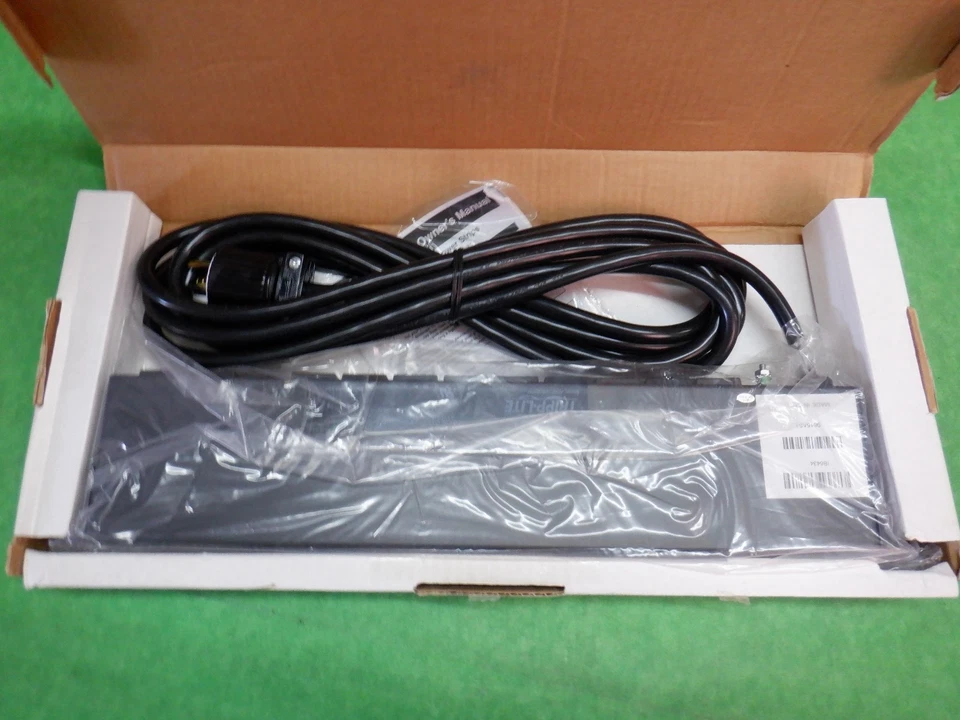 Tripp Lite PDU1220T Rackmount Power Distribution 1U 12 Outlet PDU 15ft cord NEW - Image 3 of 4