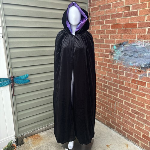 SPIRIT HALLOWEEN SCHWARZ SAMT LILA GEFÜTTERT CAPE ONE SIZE - Bild 1 von 7