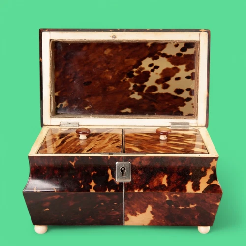 Antique celluloid tea caddy, mid 19th century. Large box. Length 16.3 cm.