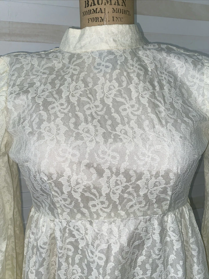 Vintage 60s Handmade Off White Lace Satin Sheath Wedding Dress/Gown Sz Small - Image 4 of 4