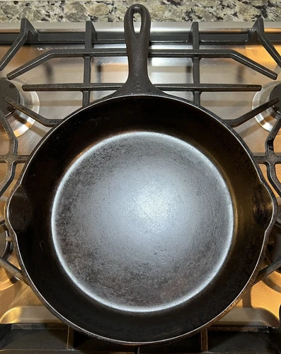 Wagner Ware Sidney -O- Stylized Logo #8 Cast Iron Pan 1056 M, 4.6 Lbs 1922-1959