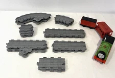 THOMAS & FRIENDS TRACKMASTER MOTORIZED RAILWAY PERCY TRAIN SET W/ CARTS MATTEL