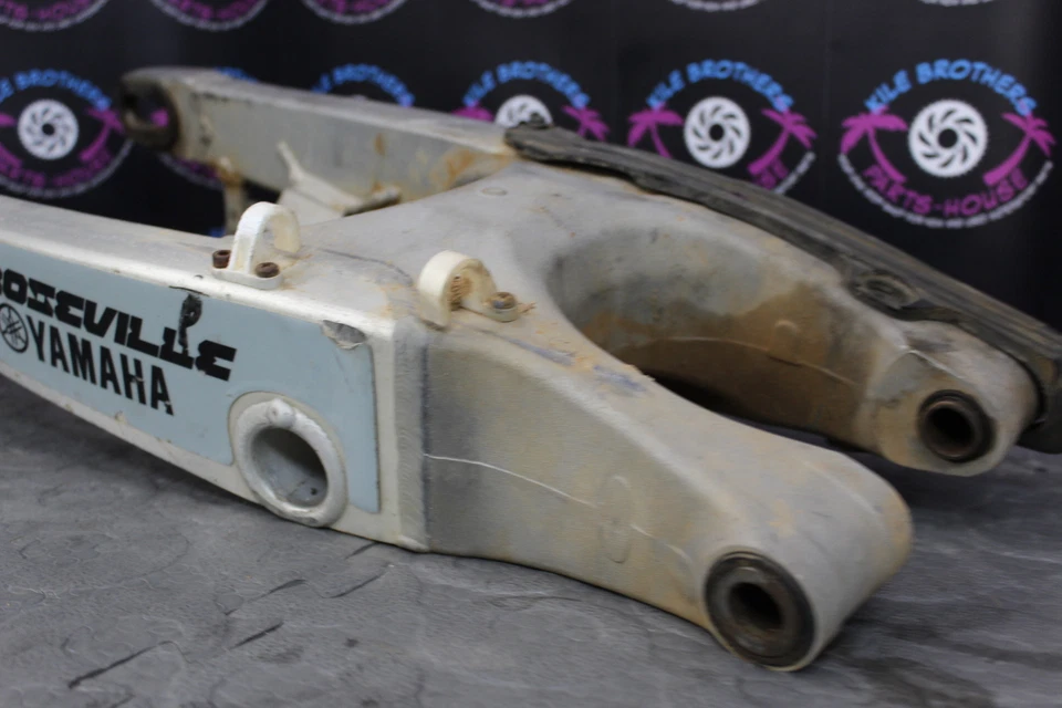 Yamaha YZ250F 2005 OEM basculante brazo oscilante suspensión 1C3-22110-00-00 Foto 2 de 4