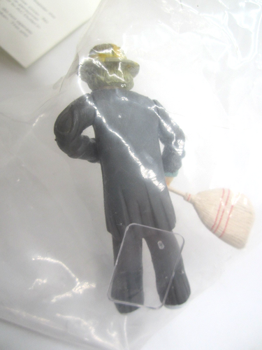 G Scale Circus Clown w/Broom & Fireman Figure Bachmann “Emmett Kelly Jr" VTG NEW - Picture 6 of 7