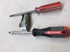 Zwei neue Schraubendreher, ein Kreuzschlitz & ein flach
