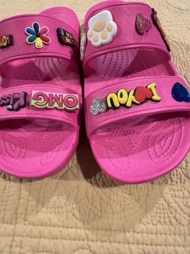 Crocs Womens Classic Dark Pink Sandal Size 7 With 14 Charms NEW - Picture 2 of 10