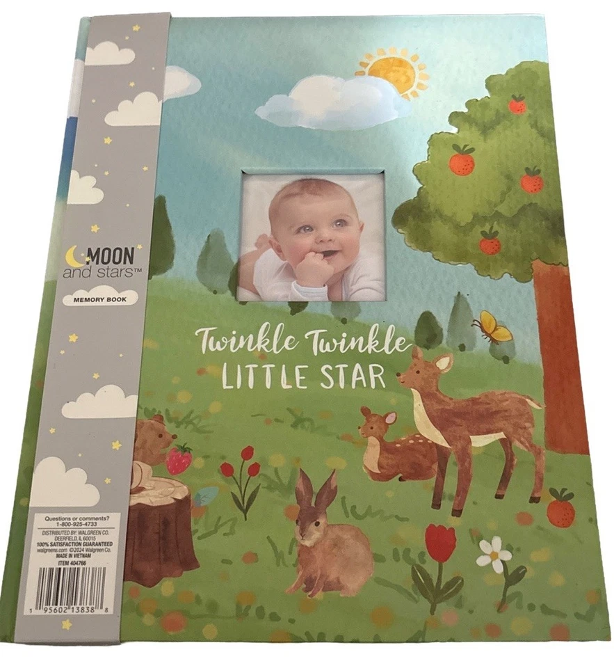 Marco de fotos con estampado de bebé Luna y estrellas con caja de fotos con impresión de manos y pies Foto 4 de 4