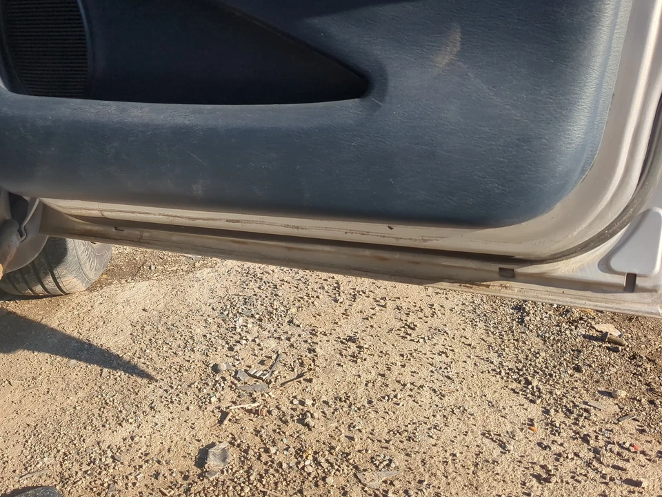 Dodge Grand Caravan Passenger Front Door Oem ZIIFM Foto 3 de 3