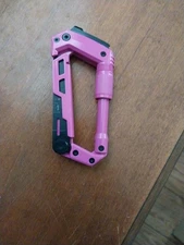 GRIAITUS MULTI TOOL/CARABINER/KNIFE/SCREWDRIVERS/RULER /POUCH/MAGENTA