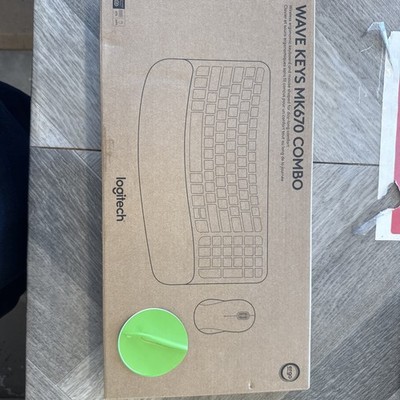 Logitech Wave Keys MK670 Wireless Ergonomic Keyboard & M550 L Mouse Combo