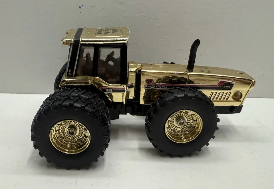 1/64 Ertl Case IH 6788 Tractor GOLD CHASE - Image 2 of 4