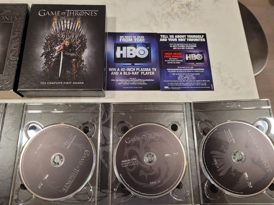 Game of Thrones Seasons 1-4 Blu-Ray Box Sets w/ Bonus Content & Geoffrey Figure Foto 4 de 4