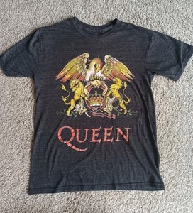 Vintage QUEEN Rock Band Tshirt Adult Small Music Memorabilia 