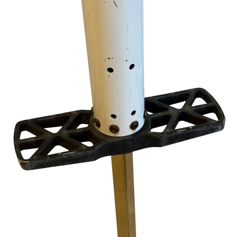 Vurtego V4 Air Powered Pogo Stick Size Small Color White Flybar Extreme PreOwned - Image 3 of 4