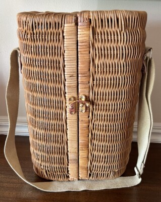 VTG Picnic Time Wine Bottle Basket Corkscrew Opener Stopper Cloth Napkins & Cups