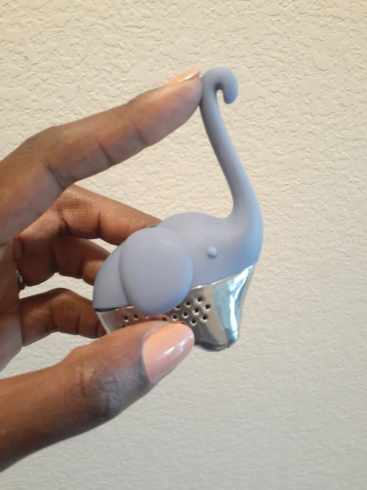 Infusor de té de hojas sueltas en forma de elefante - Parte inferior de acero inoxidable y parte superior de silicona Foto 2 de 4