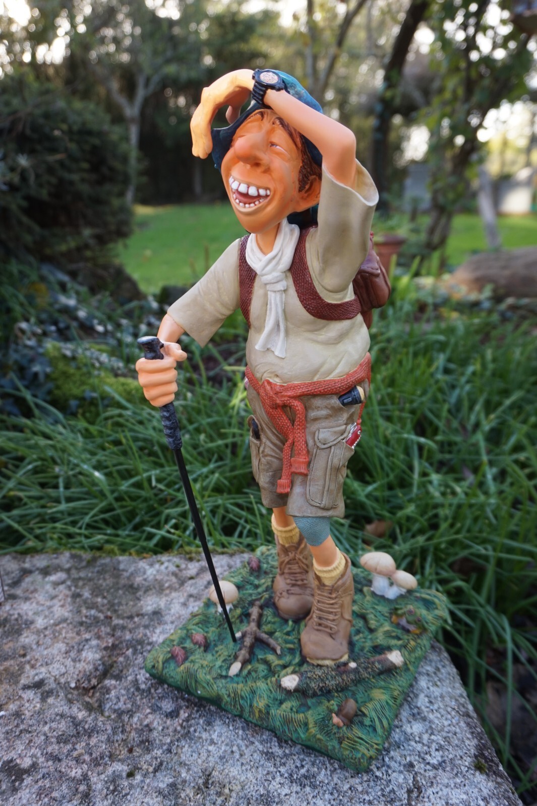 Figurine Le Randonneur Forchino 39 cm | Décoration de bureau originale pour amoureux de nature