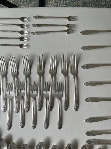 Oneida WMA Rogers A1 Plus Meadowbrook Vintage Stainless Silverware Big Lot - Picture 4 of 9