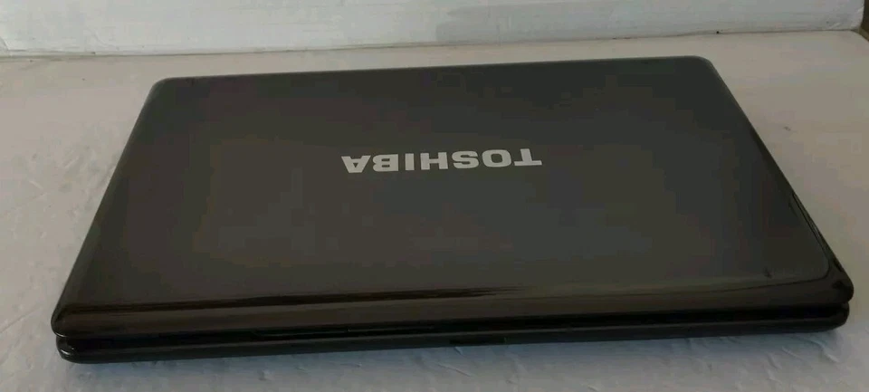 TOSHIBA SATELLITE A665-S INTEL CORE i3-M350 2,27 GHz 6 GB 500 GB WIN 7 PRO Foto 3 de 4