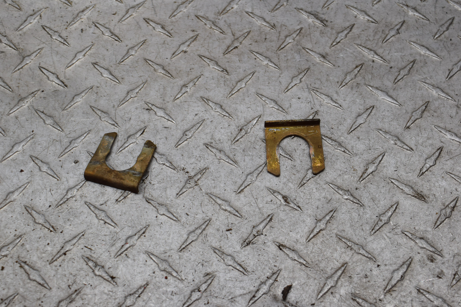 Y3-4 TWO BRAKE LINE RETAINERS 87 Suzuki KING QUAD RUNNER LT 250 2X4 FREE SH