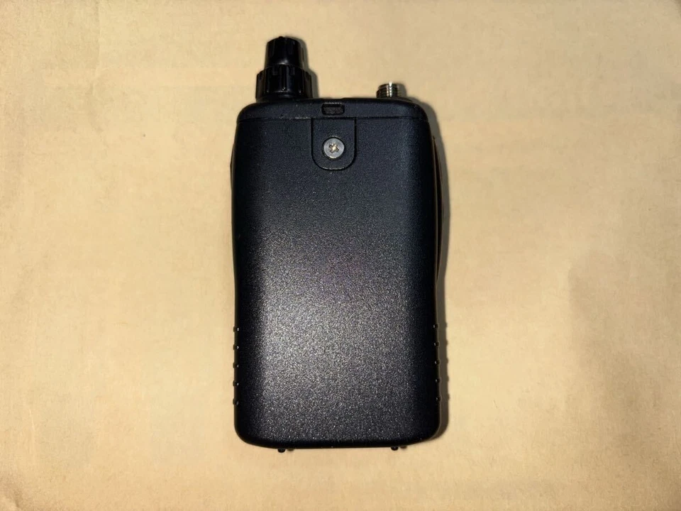 YAESU VX-2R Transceiver mit Antenne wie besehen - Bild 3 von 4