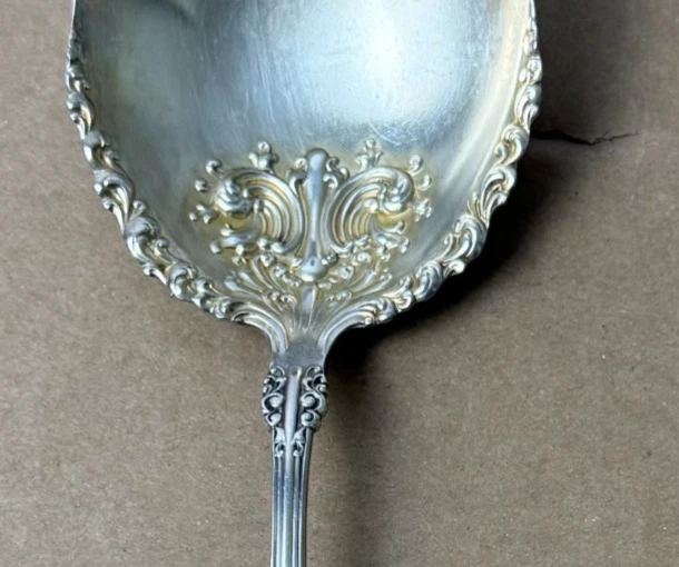 Antigua cuchara para servir Rogers Bros Avon Berry 1847 placa de plata A1 lavado de oro 1906 Foto 4 de 4