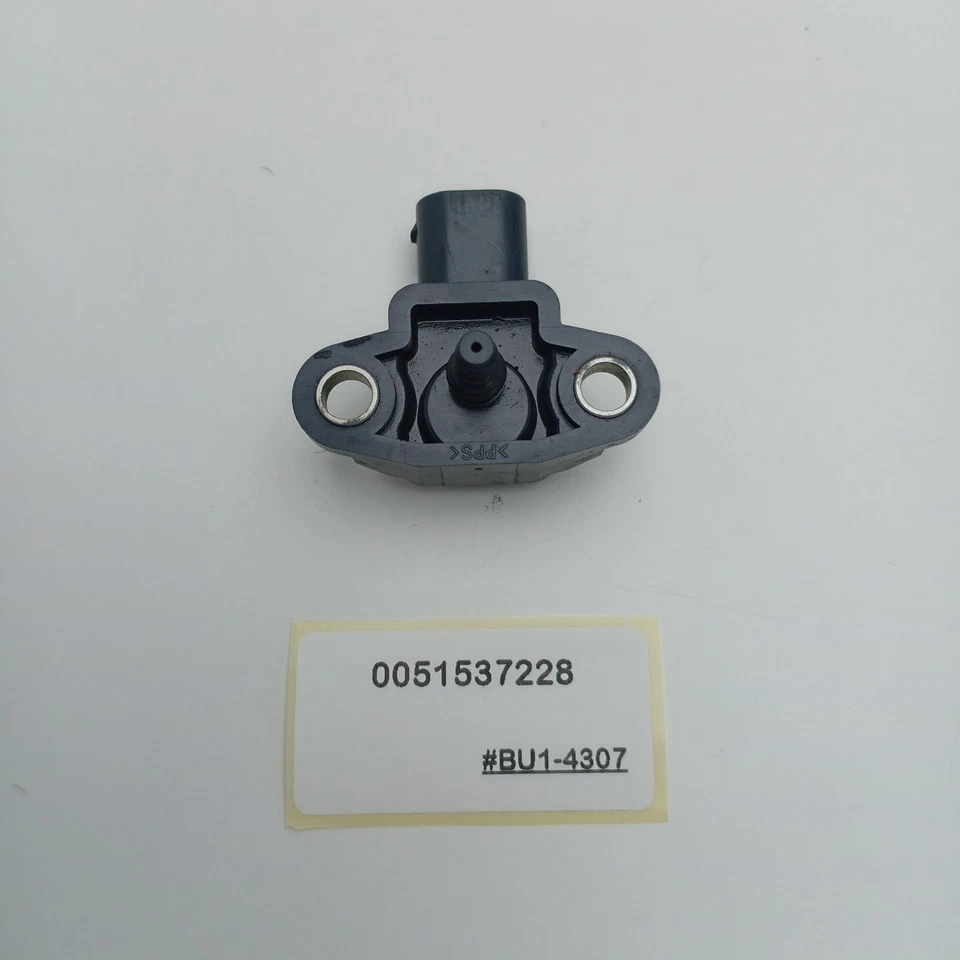 2005-2006 Mercedes-Benz CL65 AMG Manifold Absolute Pressure Sensor 0051537228 - Image 2 of 4