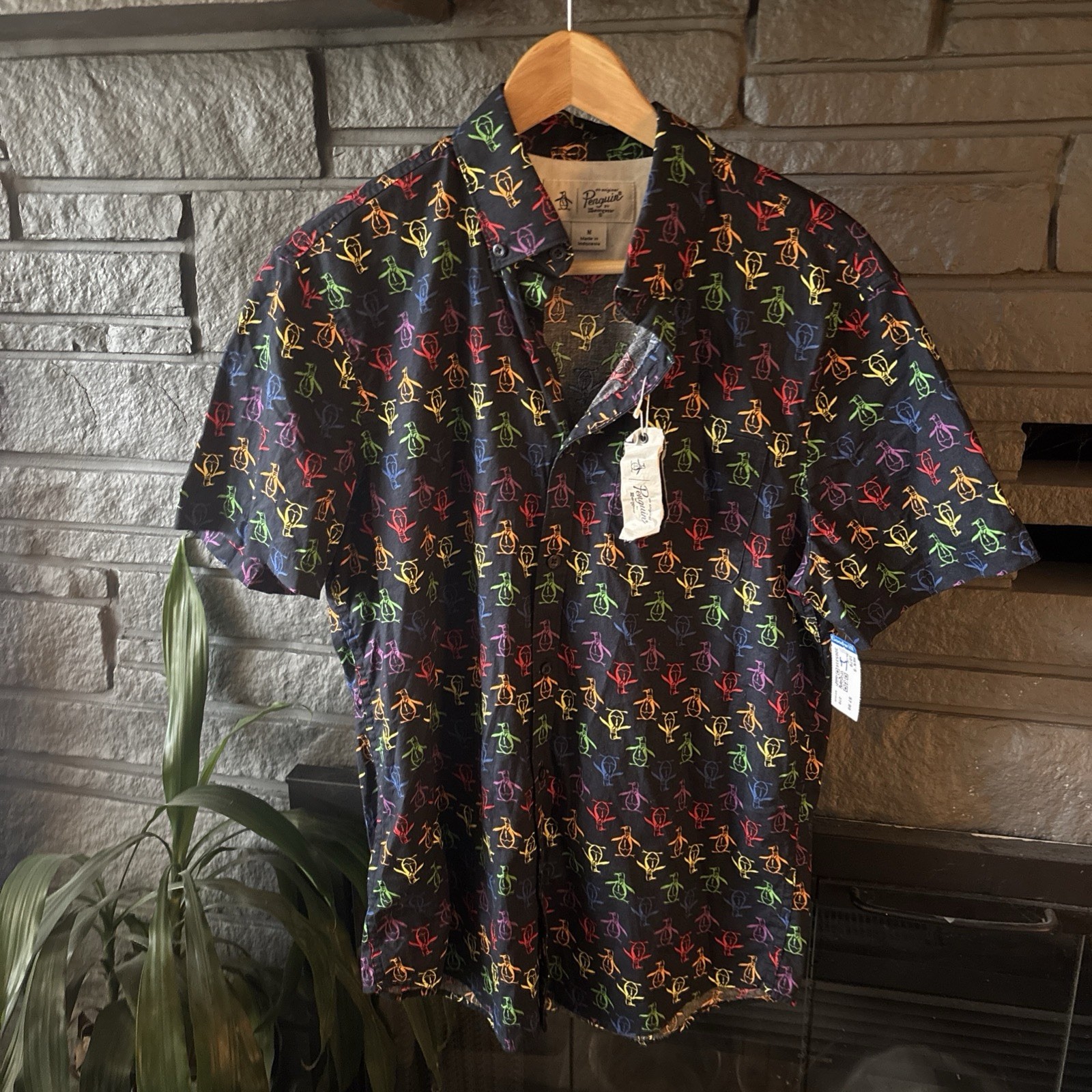 Penguins Men’s Button Down Shirt Rare Rainbow All Over Print Men’s Size Medium