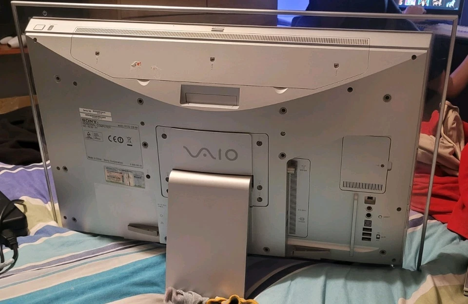 Sony VAIO Computer VGC-LT1S AIO - 4GB - W7 - 320GB HD - Nvidia 8400m GT - Bluray - Image 3 of 4