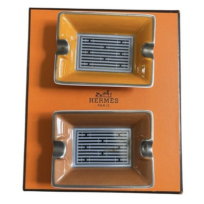 Hermès Vintage Sammler glasiertes Porzellan Keramik Aschenbecher zweiteiliges Set orange