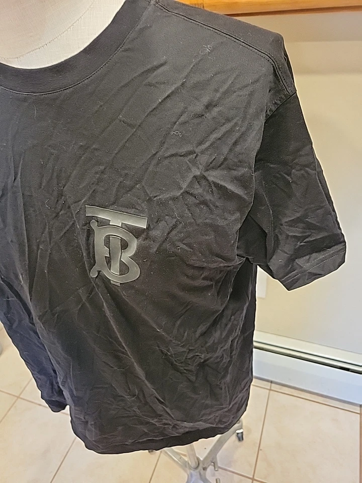 Camiseta Burberry negra con monograma S para hombre Foto 3 de 4