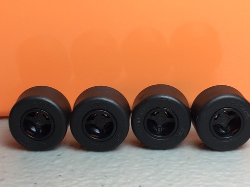 New LEGO Black Wheel 8mm x 9mm Black Tire 14mm x 9mm (x4) 74967/30028 - Picture 5 of 7