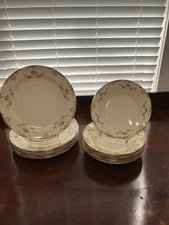 Aristocrat by Home Laughlin - 16 Pieces of Vintage Dinnerware