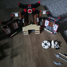 LEGO NINJAGO 2504 Spinjitzu Dojo 2011 Missing Sensai Wu