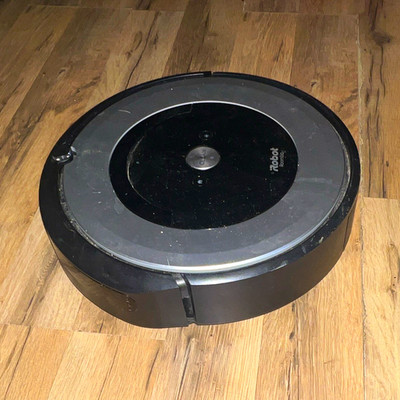 iRobot Roomba 780 Robotic Vacuum Cleaner Cordless no charge port has remote