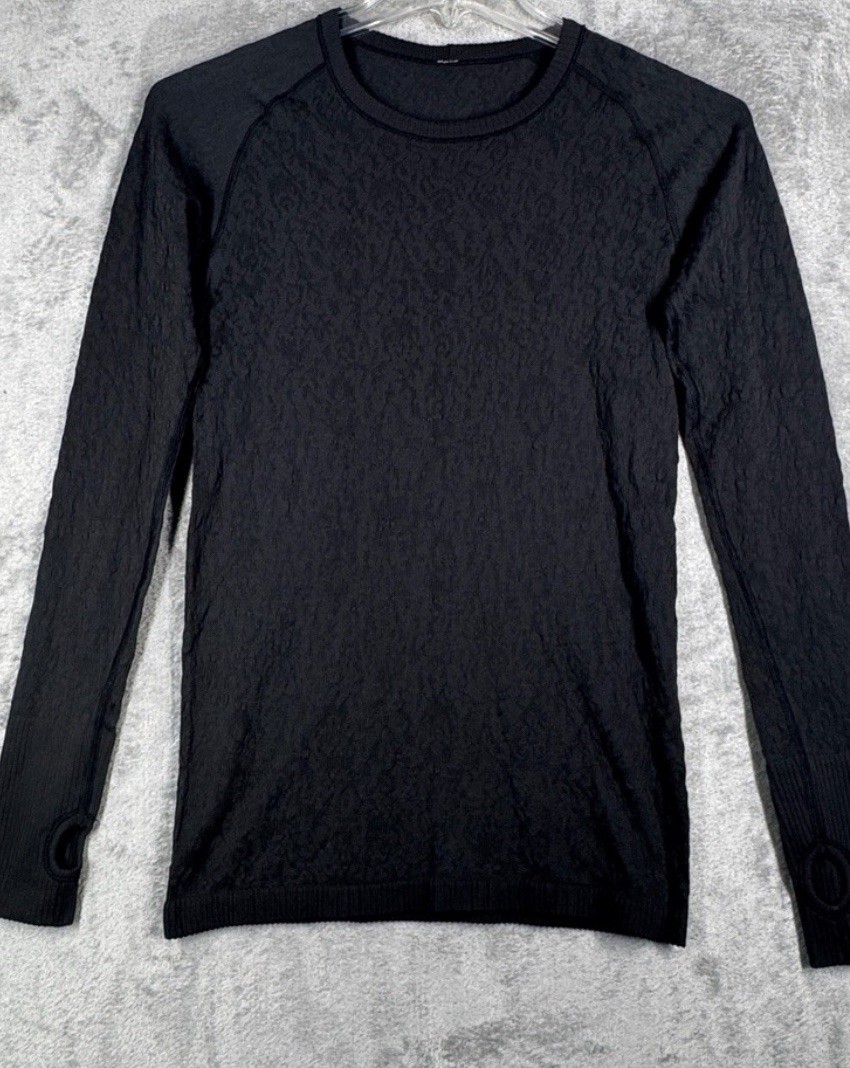 Lululemon Textured Pullover Workout Tip With Thum… - image 2