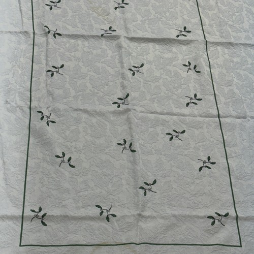 SPODE Avanti CHRISTMAS TREE Tablecloth Ivory Embossed 78” X 57” - Picture 6 of 13
