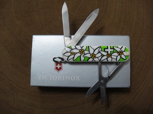 Victorinox Knife Classic Edelweiss Lime GR 54723 Discontinued New in Box