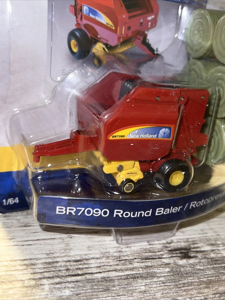 1/64th Scale New Holland BR7090 Round Baler Die-Cast Ertl - Image 3 of 4