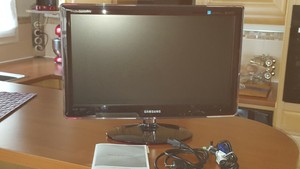 SAMSUNG ECRAN ORDINATEUR TELEVISEUR LCD 22" (56cm)