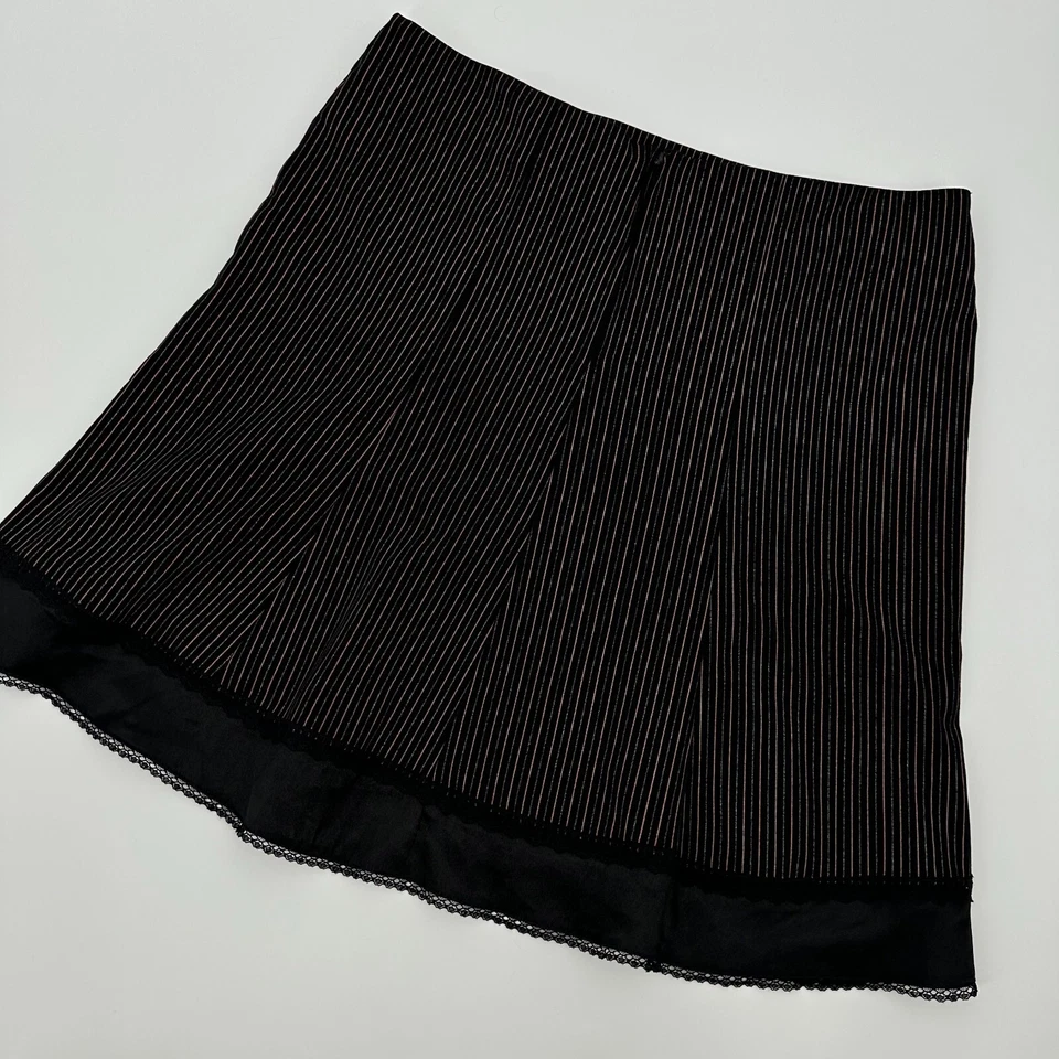 Morbid Threads 裙女式中号黑色细条纹蕾丝装饰弹力后拉链 — 第 4/4 张图片