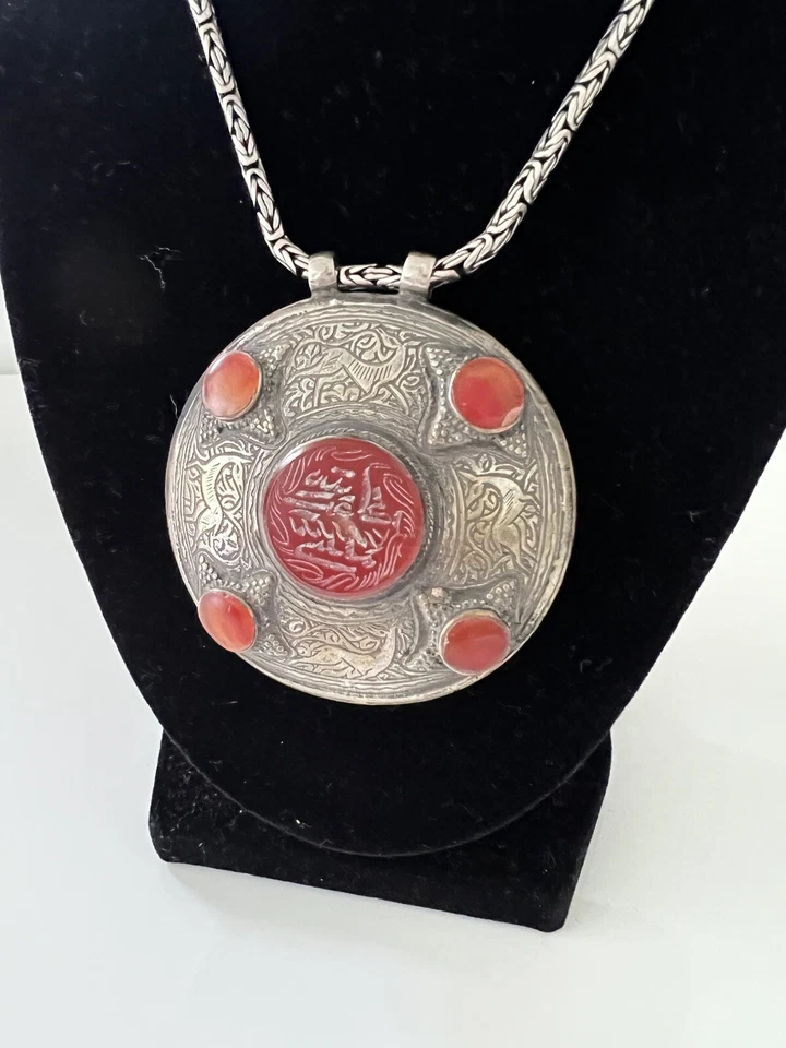 Colgante grande vintage de metal y plata para moneda de Oriente Medio, piedra roja/naranja Foto 3 de 4