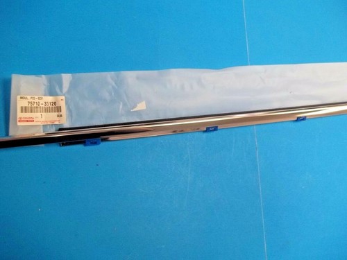 Genuine Lexus Es350 75710-33120 Front Passenger Exterior Weatherstrip - Picture 2 of 2