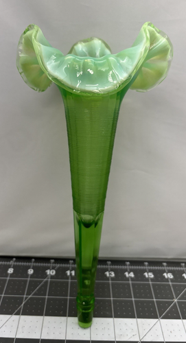Vintage Epergne grün opalisierendes Glas Ersatzhorn gerippt Mittelflöte - Bild 1 von 16