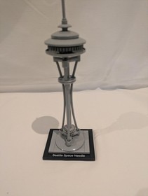 LEGO ARCHITECTURE: Seattle Space Needle (21003) 100% Complete / Original