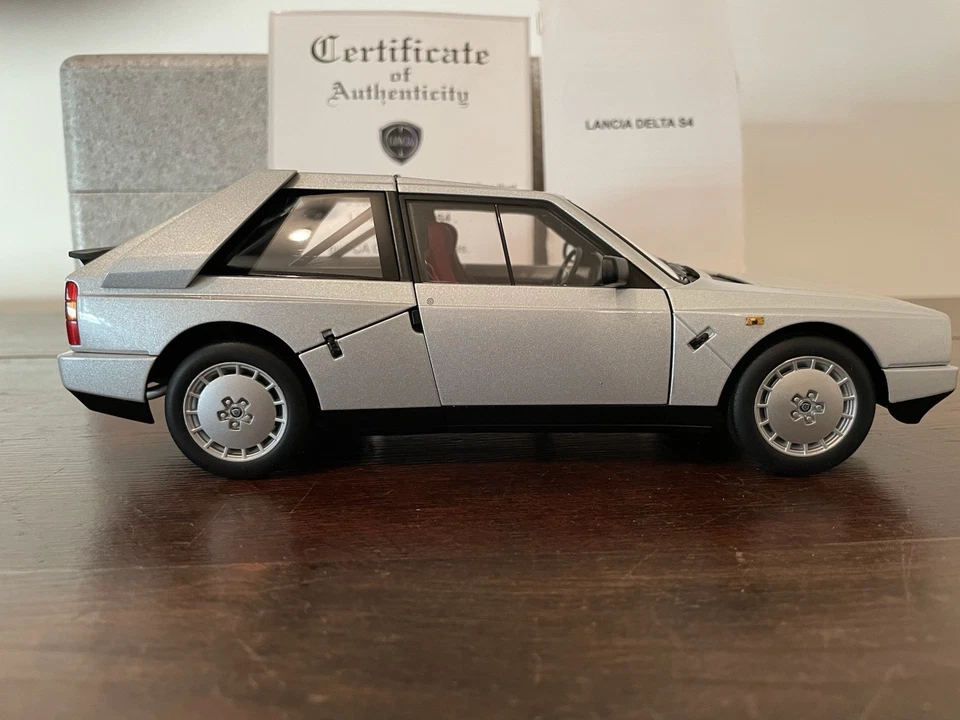 Autoart Lancia Delta S4 street grey 1985 1/18 74772 - Immagine 4 di 4