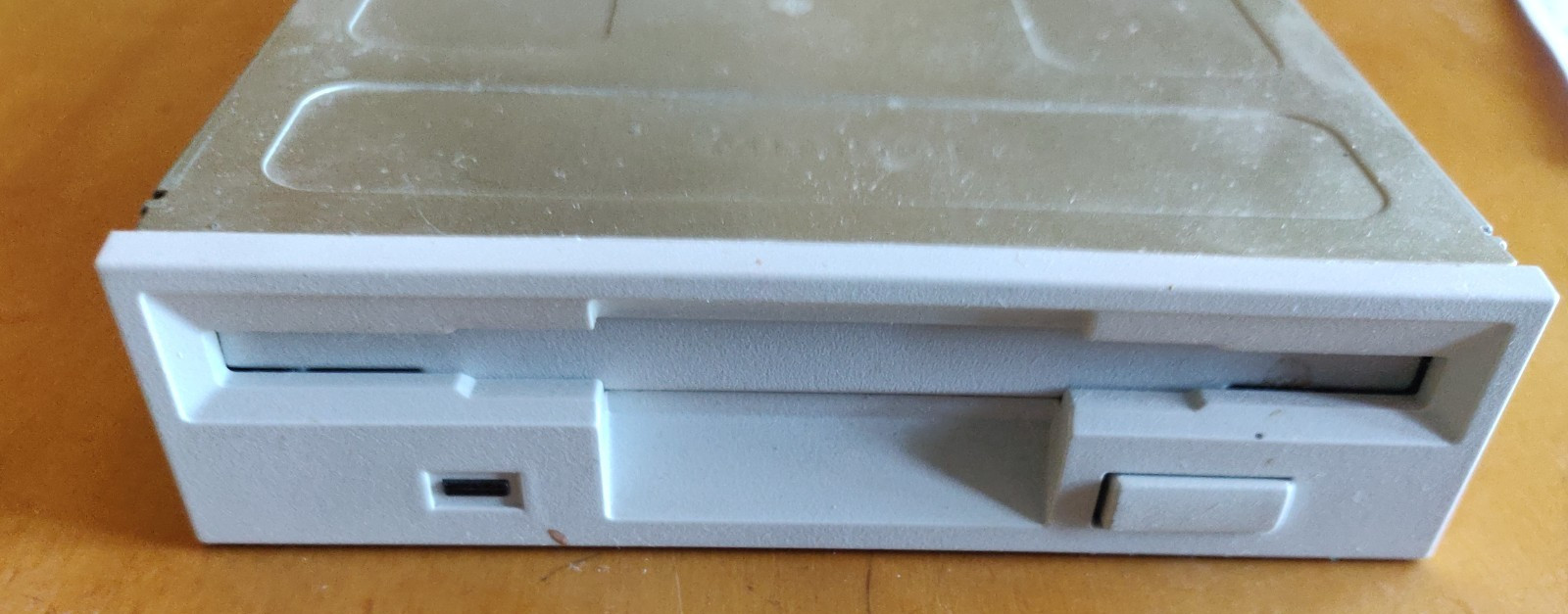 Newtronics Mitsumi D359T6 3.5” 1.44 MB IDE FDD Floppy Disk Drive Beige Bezel