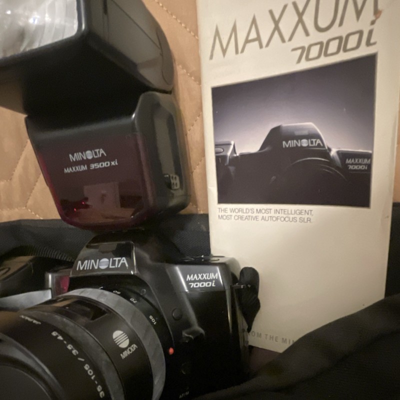 Minolta Maxxum 7000i Black SLR Film Camera with 35-105mm Lens and 3500xi Flash